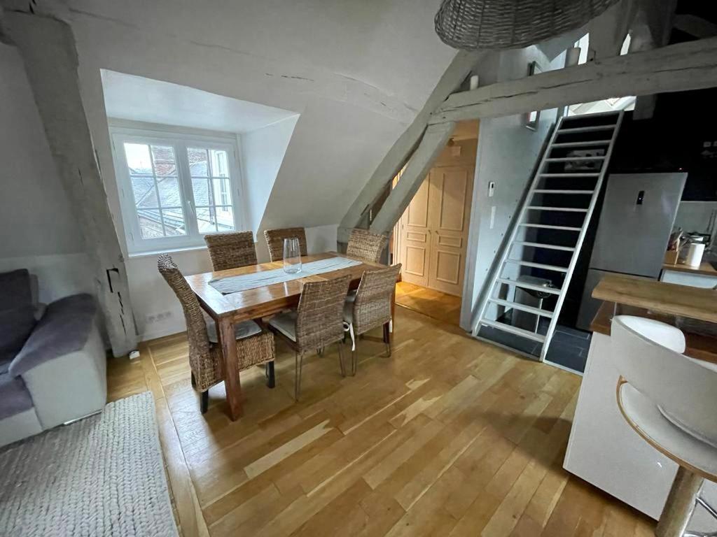 Sous Les Clochers De Rouen - Spacieux Logement Esterno foto